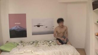 ¡Mi hermosa vecina orina mucho frente a mi puerta! ? Es un ambiente incómodo, pero como no tiene la llave, ¡no tiene más remedio que ir a mi habitación...! Te prestaré una muda de ropa por ahora.