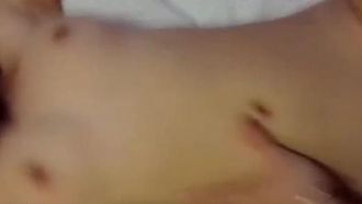 5744-O cara rico e bonito ficou com a linda garotinha nascida nos anos 90 que nasceu nos anos 90 e estava ofegante.