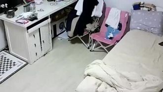 5480-Photographié en secret une belle dame avec de gros seins et une belle apparence se promenant dans la maison sans vêtements