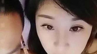 5684-眼鏡哥和漂亮老婆中秋放假在家直播啪啪撈外快居
