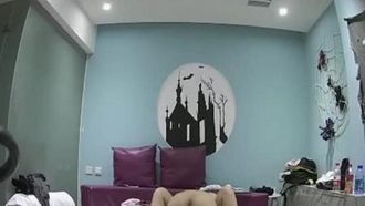 5302-情趣酒店古堡房偷拍下午没有课四眼仔和女友开房