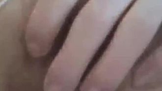 刚满18还没破处嫩妹主播处女幼熙0106一多自慰秀放不