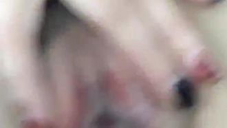 Die ultimative sexy Göttin Nana und ihr Sexpartner spielen leidenschaftlich mit dem Auto Zhente und der schöne Sex ist nicht befriedigend.