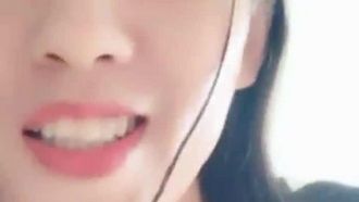 5238-Se ti piace lo spettacolo di squirting della bellissima giovane conduttrice, non perdertelo