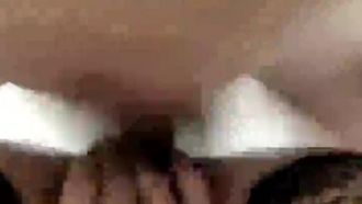 カップルのセックスショー、オーラルセックス、JJニップルクランプを舐める、ソファに乗って