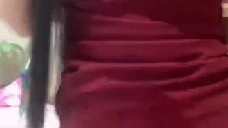 颜值不错皮肤白皙长发美女主播第三部脱光全裸道具自慰毛毛