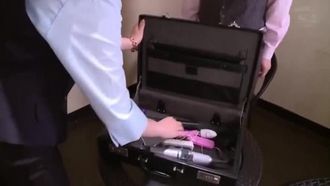 매춘 캐빈 어텐던트 오쿠다 사키