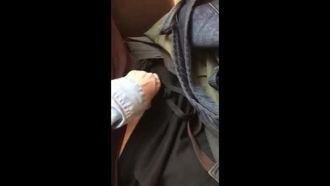 Compañero de clase traga semen en el centro comercial después de la escuela - mamada pública amateur