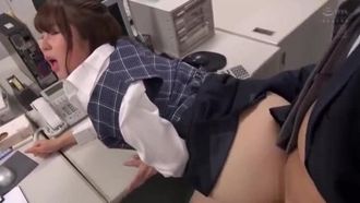 Una lasciva tortura verbale sussurrata di una donna erotica che ti invita a eiaculare con i suoi seducenti colpi di mutandine