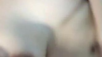 高颜值大乳晕萌妹子带着可爱耳朵性感黑丝睡衣脱光光床上自