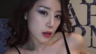 Un super joli modèle chinois s'est fait baiser par un photographe pornographique