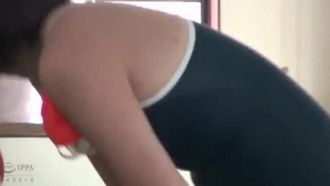 2 張光盤，共 8 小時，美麗女孩在公共泳池曬黑的淫穢偷窺視頻
