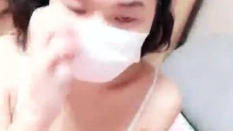 丰满大奶骚气女主播哺乳期挤奶秀找了个什么东西插BB再给