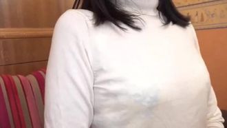 Voglio tenere il tuo cazzo in bocca per sempre Una bella casalinga lasciva che ama i grandi pompini e i creampie ha un sacco di sperma denso