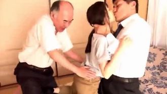 發現胸極瘦極小的人才 我們都強暴了來我住的公司宿舍的送貨員。小花 ()