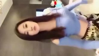 È trapelato il selfie sexy a casa di un'artista di prima linea di una serie TV taiwanese