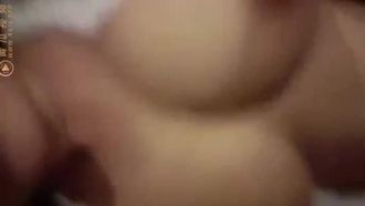 跟空姐女友做爱太爽她直喊救命影片流出