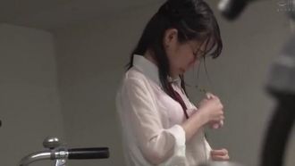 AP-711 遊擊大雨眼鏡 女生猥褻者帶透視內衣