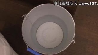 性骚扰实景纪录片剧《皮塔潘家政帮手》强奸老管家的屁股，精液在她体内！ ！
