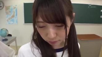 SW-589 ブルマ穿いてるし全然OK! 教室で着替えるクラスメイトが、パンチラ防止のブルマと体操着姿になって「男の子ってこういうの好