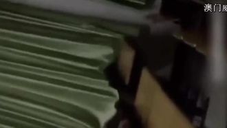 Das Sexvideo des Paares „Guangx Business College“ im Klassenzimmer ist durchgesickert und es wurde festgestellt, dass die Uhr heimlich gefilmt wurde, ohne die Tür zu schließen