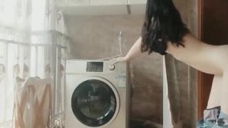 不倫相手の従妹がズボンのボタンを外した隙をついてレイプされた