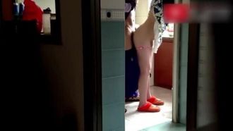 La bite du fils fait crier et jouir de la mère