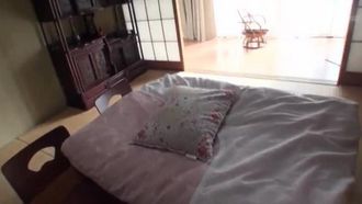 突撃訪問SEX!ビビッと即ハメで午前中にスッキリ!朝しか自由のない専業主婦の家を訪ねて中出ししたら即退散!2