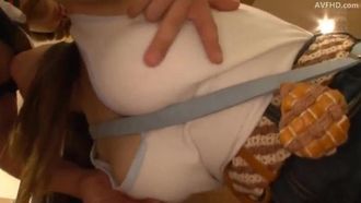 PPPD-698 Die jüngere Schwester meiner Freundin verführt einen kleinen Teufel mit aufgeschlitzten Brüsten ohne BH. Und große Brüste. Kaho Aizawa
