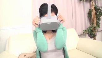 GOJU-103 街行く美熟女奥様にアダルトVRの体験モニターをお願い！はじめて体感するリアルなSEX映像に欲情してマ○コはびしょ濡れ…我慢できずに不..