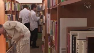 SSNI-147-CN Non oso dire nulla in biblioteca e mi sento così bene ad essere scopato da un pazzo Tsujimoto Anzu