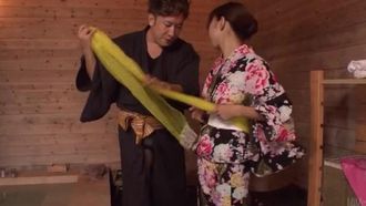 Nella sauna con una bomba in un creampie Jav riscaldato