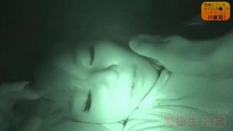10 consecutive shots of secretly playing with a sleeping woman's pussy! (1)