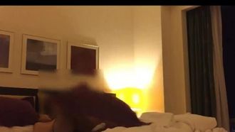 Mia madrina e mio marito sono andati all'estero per affari e siamo andati in un albergo a cinque stelle per prendere una stanza, strapparci le calze e giocare a 108P senza filigrana (1)