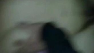 La prostituée du salon de coiffure a été filmée avec un téléphone portable. La fille est belle et a un bon tempérament. Le service est très bon. Ses seins sont fermes.
