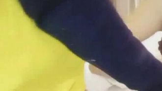 長得像香港演員萬倚雯氣質美少婦旅館叫外賣勾搭害羞的美團外賣小哥啪啪對白有趣