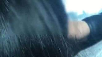 トラックの中で従順になるように訓練された小さな女は、頭で頭を押し付け、急速な挿入のために口を膣として使用しました。 彼女はリモコンのオナニーパンティーを履いてショッピングモールに行きました。