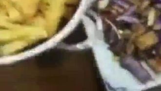 [Intoxicación] Cenar y tomar algo con una colega sexy de medias negras y ser drogada