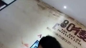[국내야외] 미대 출신 미소녀가 공원에서 신나는 보지 깨기 게임을 하고, 음모를 밀면서 남자친구의 날씬한 자지로 섹스를 한다.