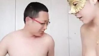 [Couple domestique] Diffusion en direct sur téléphone portable d'un couple d'âge moyen ayant des relations sexuelles, faisant une fellation, puis chevauchant dessus, utilisant un vibromasseur pour vibrer, puis ayant un autre rapport sexuel