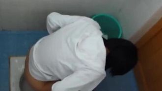 【國產瘋狂廁所偷拍】國內某大學真實偷拍系列3零距離接觸清純學生MM