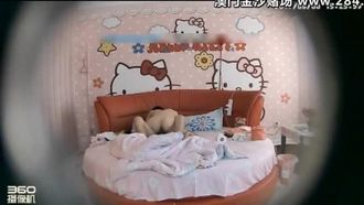 Photos franches d'hôtel à thème - une beauté sexy de 180 cm avec une énorme différence de taille a couché avec son petit ami coquin dans un hôtel, et son petit ami était comme un jeune frère devant elle !