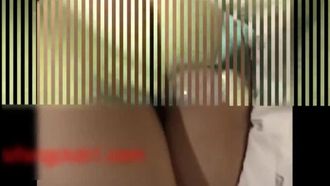 리얼 셀카 12 - 키 크고 섹시한 긴다리 미녀가 술을 너무 많이 마셔서 갑자기 남자의 배를 손으로 밀면서 소리를 지르며 울면서 안 돼, 안 돼!