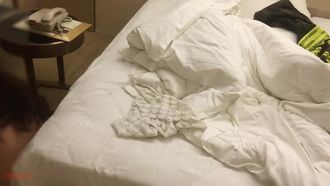 新年の大ショー: 最も素晴らしい本物の酔っぱらい女の子、第 5 の波、白くて柔らかくて豊満な女の子がテーブルの上で激しくもてあそまれ、口で遊んだり、胸の小道具で遊んだり、マッサージ棒で遊んだり、下半身を遊んだりしました。