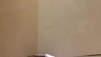 商場廁拍系列兩個女孩的滑板鞋，時尚時尚最時尚