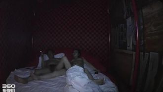 Love Hotel 360TP Una joven rubia con muchas acciones indecentes y un hombre de mediana edad entran apasionadamente en la habitación.