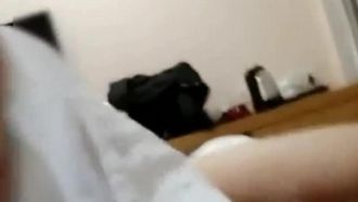 Un tassista ha preso un'ancora lolita e ha incontrato alcuni giovani sociali all'ingresso di Lemon KTV. Hanno aperto una stanza e hanno fatto sesso. Uno di loro era ubriaco e diceva delle sciocchezze.