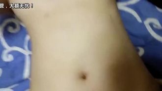 Красивая студентка с электронными сиськами показала свое лицо и занялась сексом. Ее трахали и велели не бить ее по лицу. Мужчина сказал позвонить ей, 1080P HD.