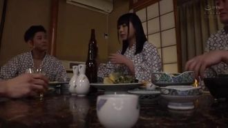 Ruka Inaba 與持續射精的大胸部女孩一起中出溫泉之旅