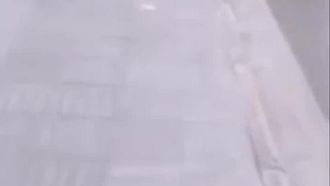 [Домашнее] Девушка болтает и трогает себя, чтобы соблазнить водителя Диди, а затем сделать ему минет в машине. Не пропустите.